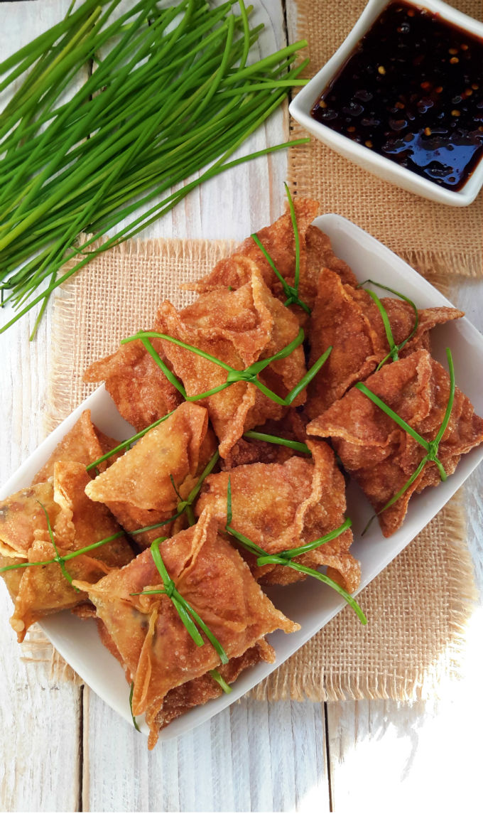 Thai golden bags filled with tofu and shiitake mushrooms and lightly spiced with Thai curry paste and served with sweet chili sauce. A great vegan party appetizer!