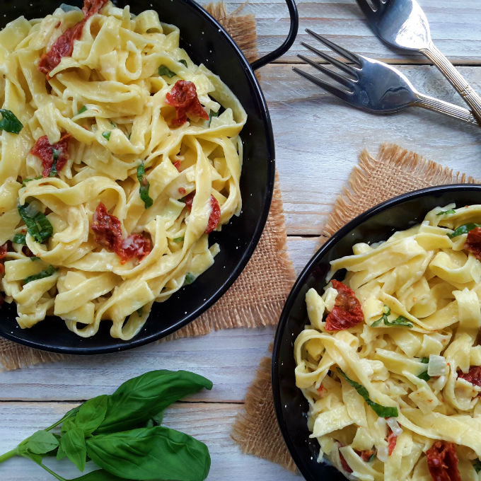 Super creamy and totally vegan pasta packed with flavour from sun-dried tomatoes and fresh basil. Best of all it's ready to eat in under 30 minutes!